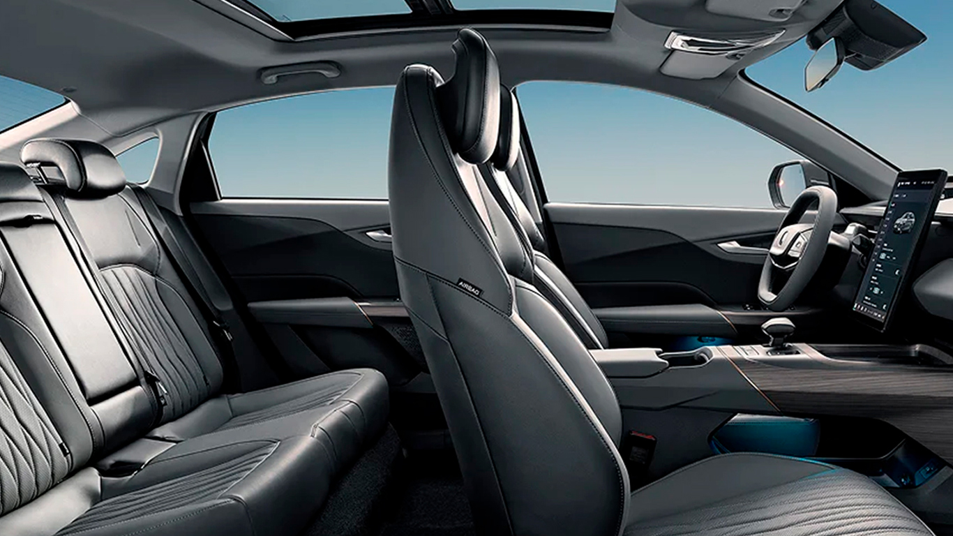 EADO-PLUS-interior2